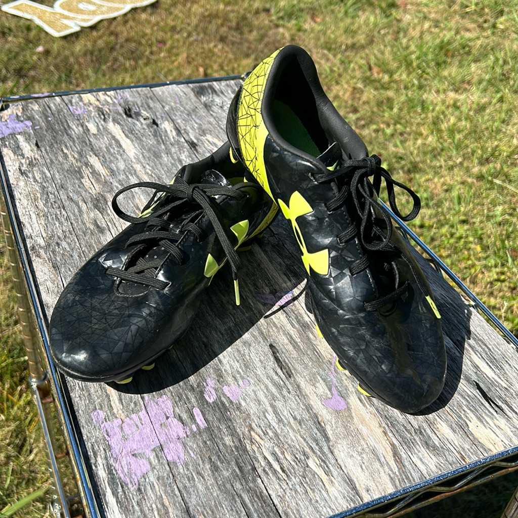 Under Armour Speed Form, Men Size 7,Black And Yellow Soccer Cleats